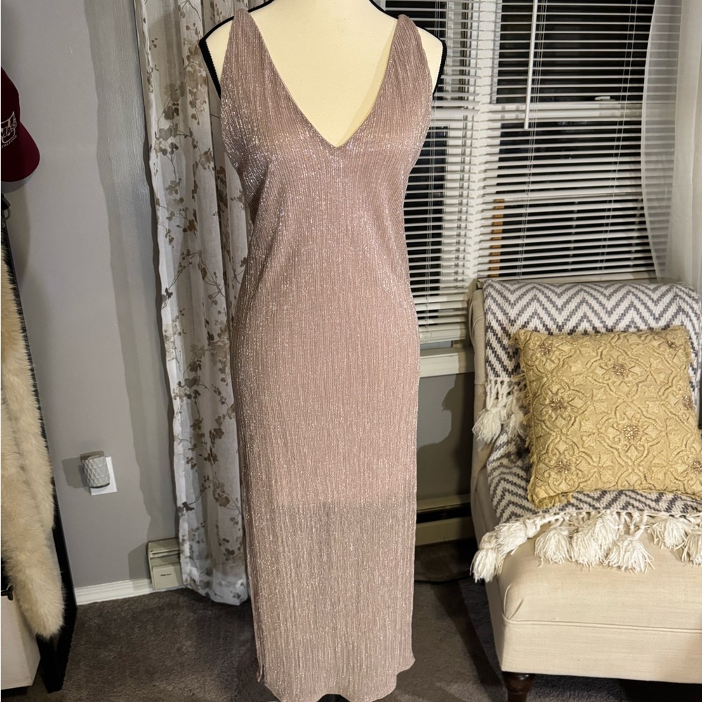 Elegant Sleeveless Dress in Shimmering Pink